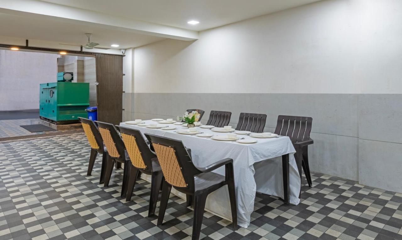 Treebo Oscar Hotel Rajkot Eksteriør billede