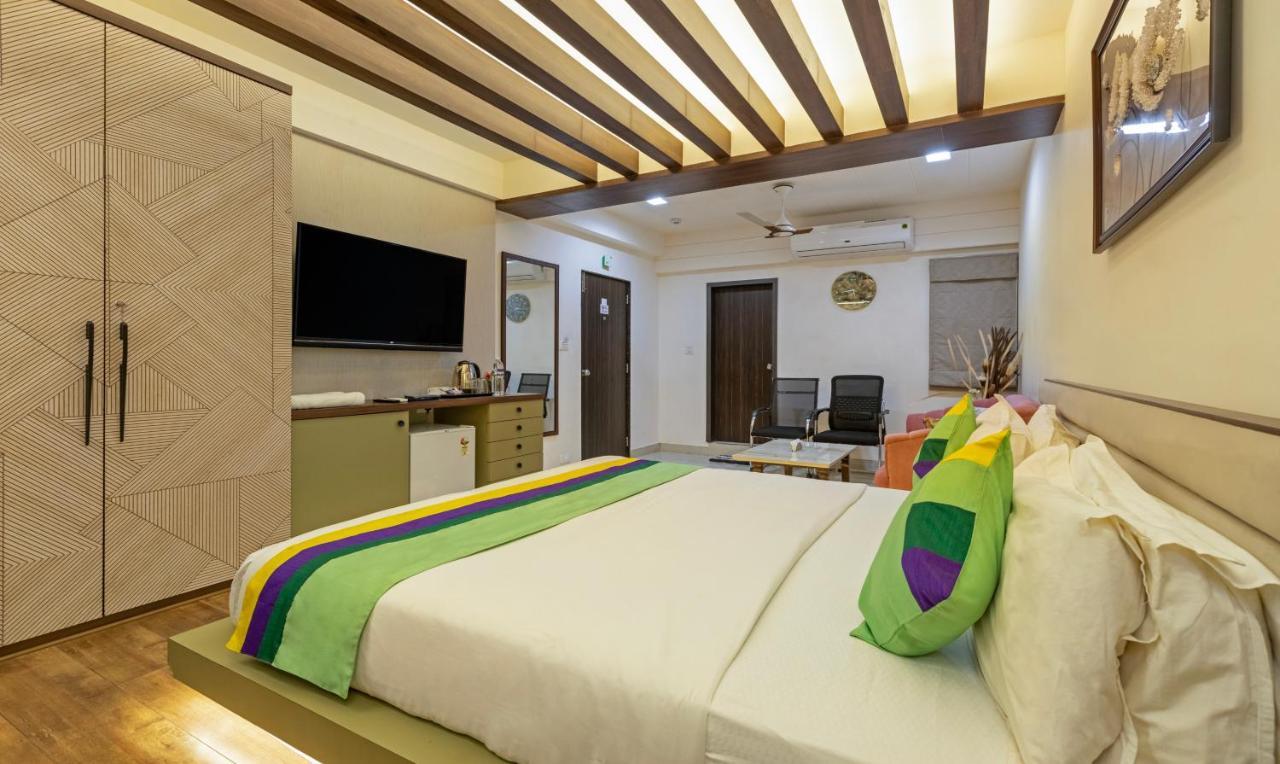 Treebo Oscar Hotel Rajkot Eksteriør billede