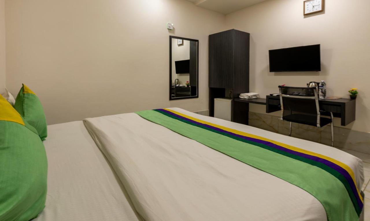 Treebo Oscar Hotel Rajkot Eksteriør billede